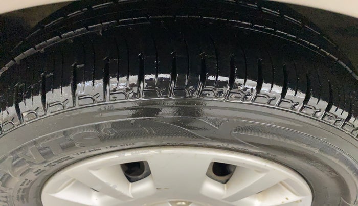 2013 Hyundai i20 ERA 1.2, CNG, Manual, 79,342 km, Left Front Tyre Tread