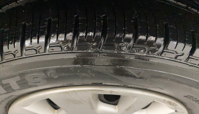 2013 Hyundai i20 ERA 1.2, CNG, Manual, 79,342 km, Right Front Tyre Tread