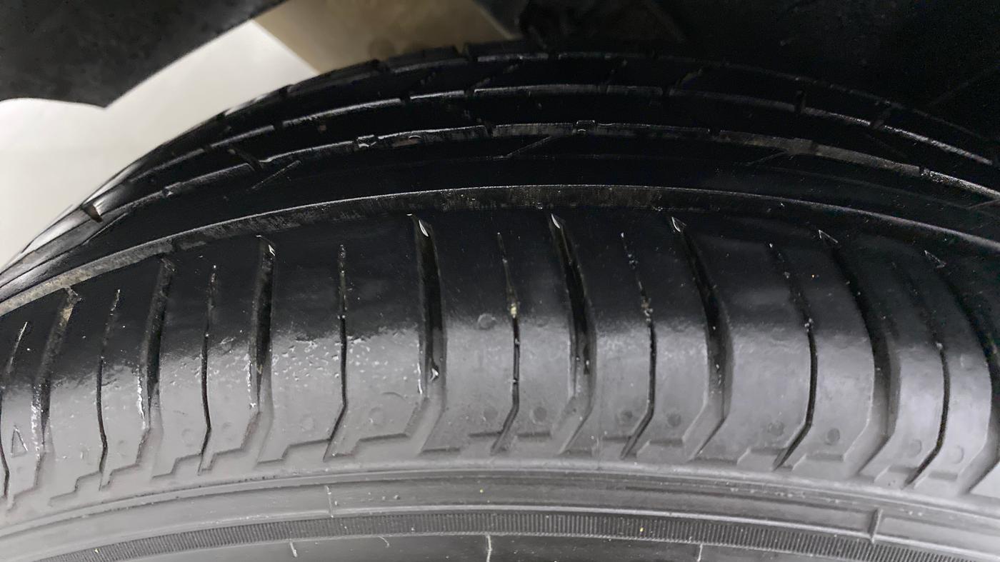 2021 Hyundai NEW I20 SPORTZ 1.5 MT, Diesel, Manual, 13,798 km, Right Rear Tyre Tread