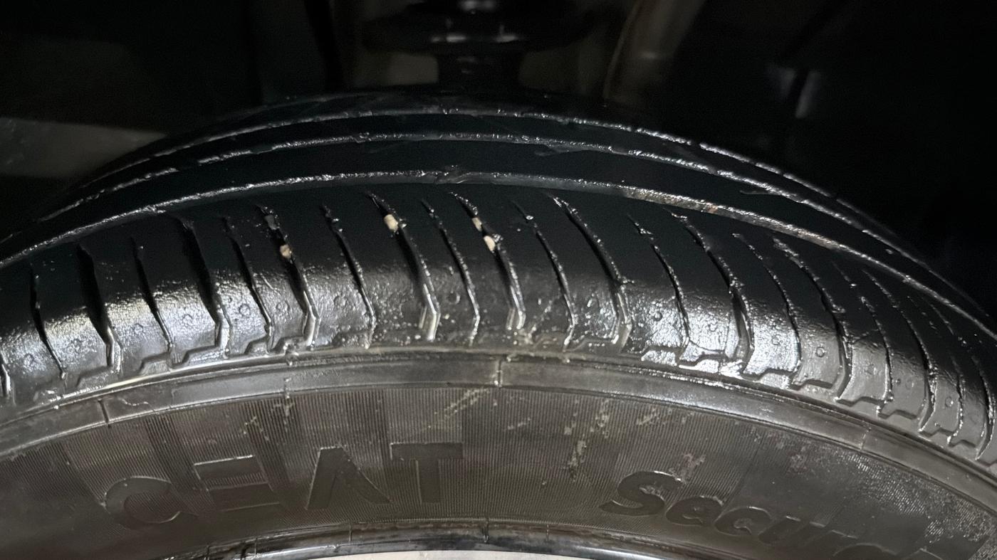 2022 Nissan MAGNITE XV MT, Petrol, Manual, 93,119 km, Right Front Tyre Tread
