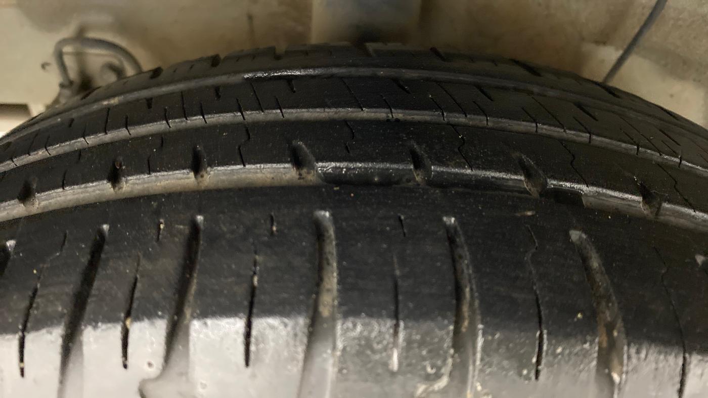 2016 Hyundai Grand i10 ASTA 1.2 (O) VTVT, Petrol, Manual, 27,659 km, Right Rear Tyre Tread