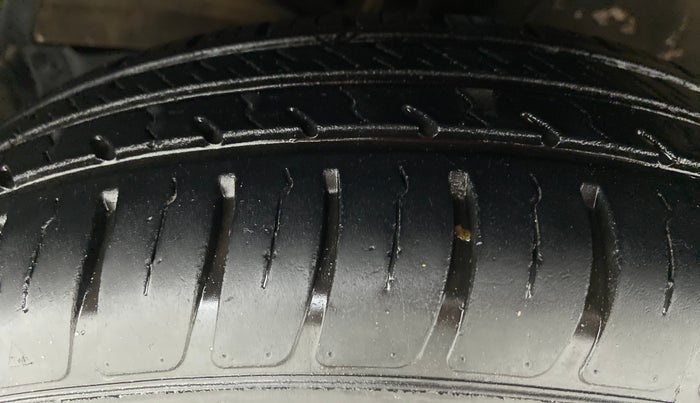 2021 Maruti Swift VXI D, Petrol, Manual, 8,078 km, Left Front Tyre Tread