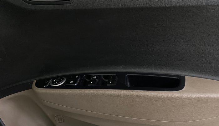 2014 Hyundai Xcent S 1.2, Petrol, Manual, 32,025 km, Driver Side Door Panels Control