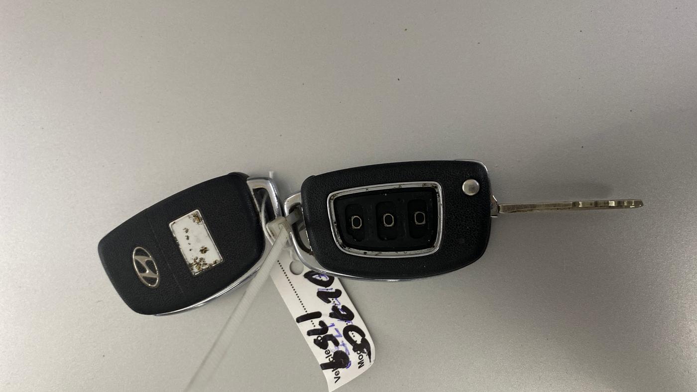2014 Hyundai Xcent S 1.2, Petrol, Manual, 32,025 km, Key Close Up