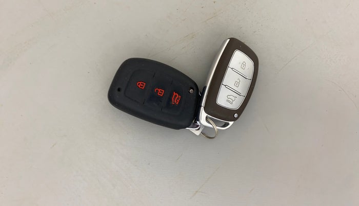 2022 Hyundai VENUE SX 1.2 PETROL, Petrol, Manual, 33,900 km, Key Close Up