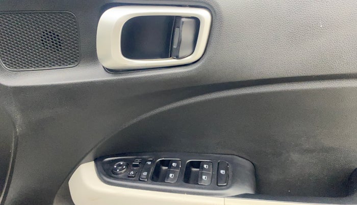 2022 Hyundai VENUE SX 1.2 PETROL, Petrol, Manual, 33,900 km, Driver Side Door Panels Control