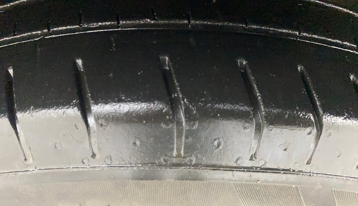 2022 Hyundai VENUE SX 1.2 PETROL, Petrol, Manual, 33,900 km, Left Front Tyre Tread