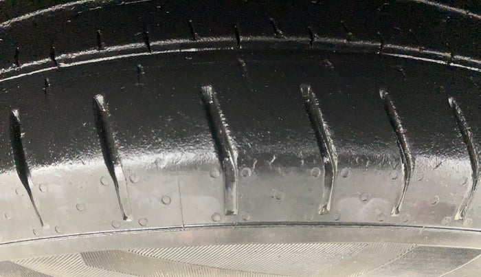 2022 Hyundai VENUE SX 1.2 PETROL, Petrol, Manual, 33,900 km, Right Front Tyre Tread