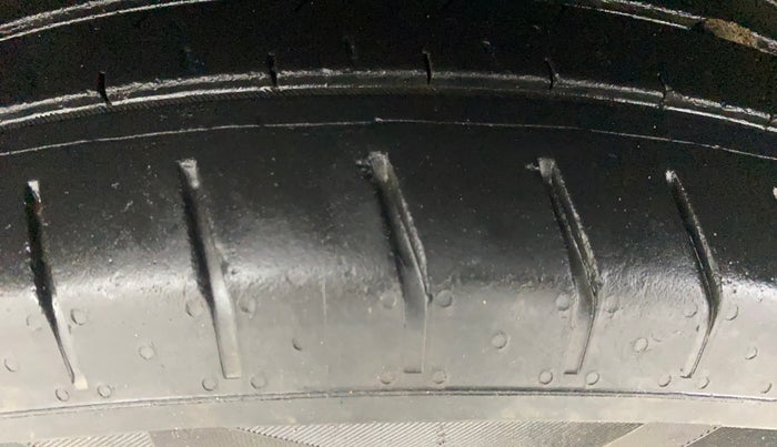 2022 Hyundai VENUE SX 1.2 PETROL, Petrol, Manual, 33,900 km, Right Rear Tyre Tread