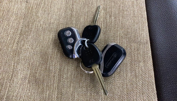 2013 Hyundai i10 MAGNA 1.1, Petrol, Manual, 66,729 km, Key Close Up