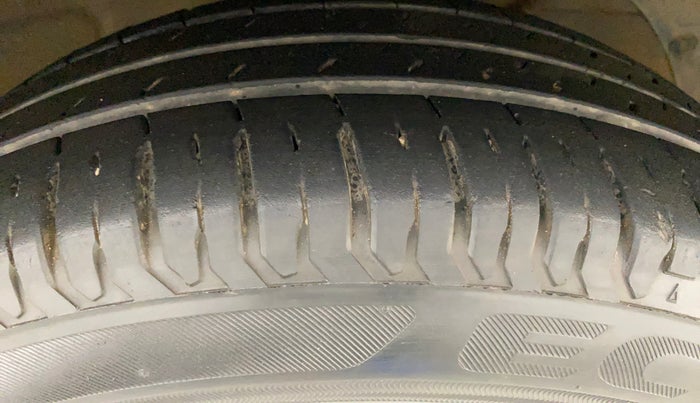 2018 Maruti Dzire ZDI AMT, Diesel, Automatic, 22,504 km, Right Front Tyre Tread