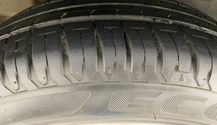 2018 Maruti Dzire ZDI AMT, Diesel, Automatic, 22,504 km, Right Rear Tyre Tread