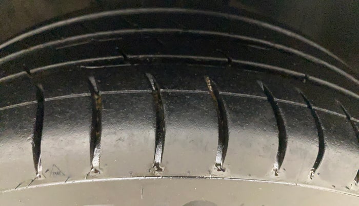 2013 Volkswagen Polo COMFORTLINE 1.2L PETROL, Petrol, Manual, 89,290 km, Right Front Tyre Tread