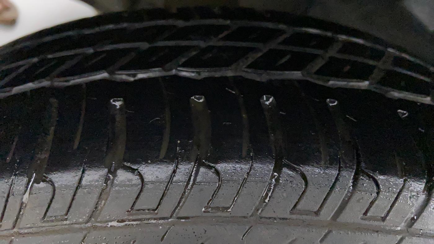 2020 Maruti Swift VXI D, Petrol, Manual, 23,935 km, Right Rear Tyre Tread