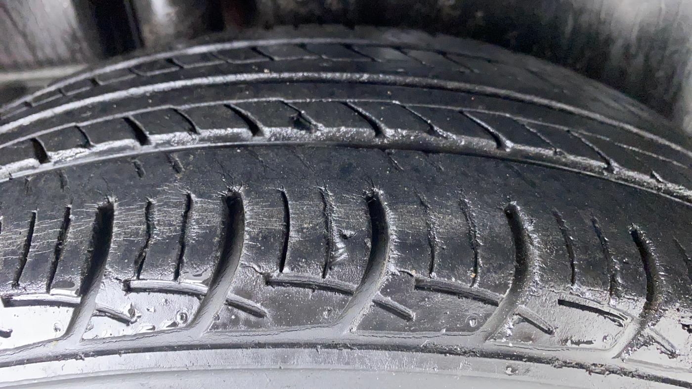 2014 Maruti Ciaz ZXI, Petrol, Manual, 50,071 km, Right Rear Tyre Tread