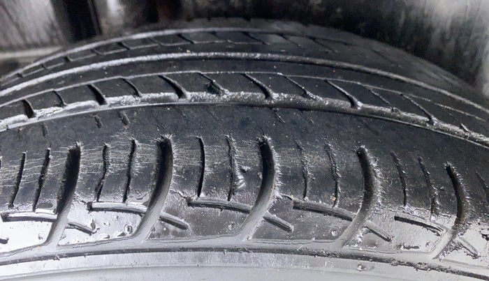 2014 Maruti Ciaz ZXI, Petrol, Manual, 50,071 km, Right Rear Tyre Tread