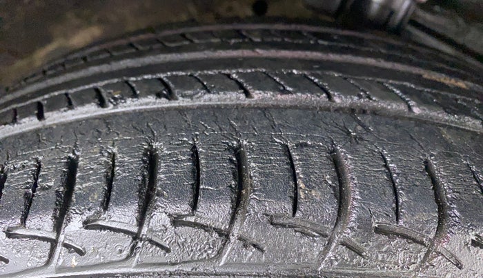 2014 Maruti Ciaz ZXI, Petrol, Manual, 50,071 km, Right Front Tyre Tread