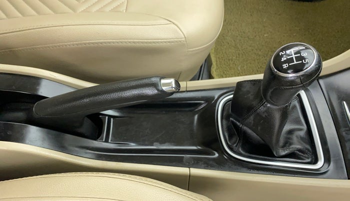 2014 Maruti Ciaz ZXI, Petrol, Manual, 50,071 km, Gear Lever