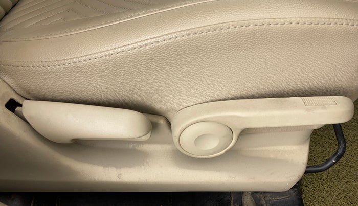 2014 Maruti Ciaz ZXI, Petrol, Manual, 50,071 km, Driver Side Adjustment Panel
