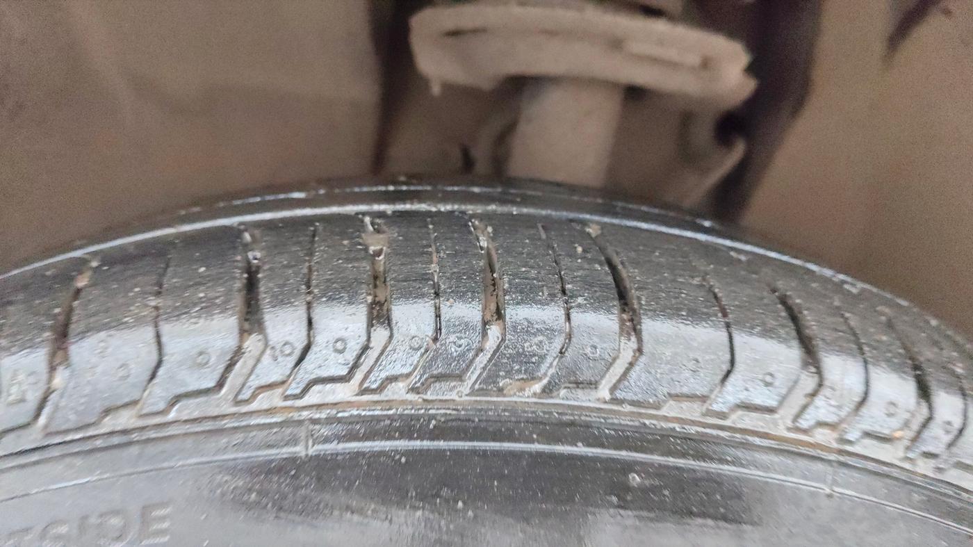 2022 Tata PUNCH ACCOMPLISHED MT, Petrol, Manual, 15,017 km, Left Front Tyre Tread