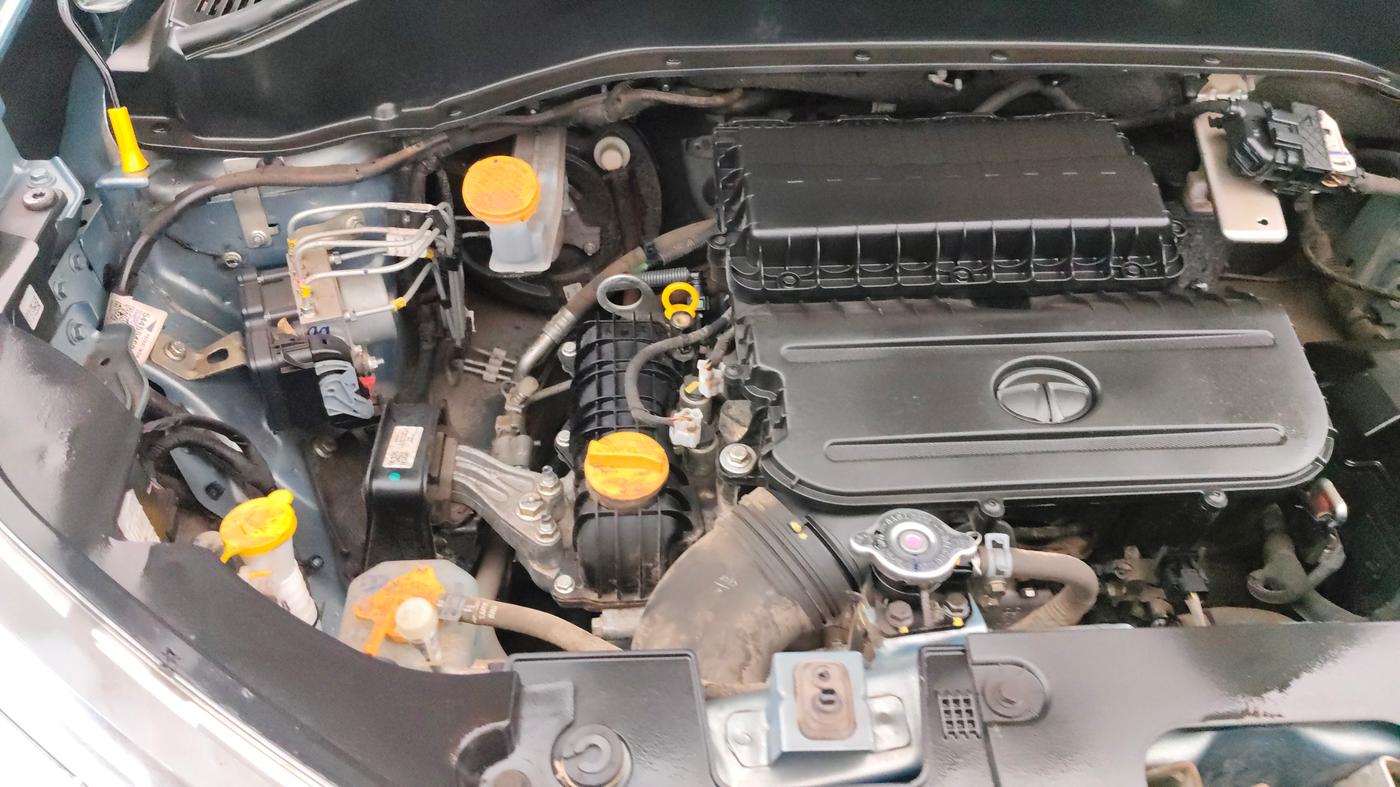 2022 Tata PUNCH ACCOMPLISHED MT, Petrol, Manual, 15,017 km, Engine View - Right