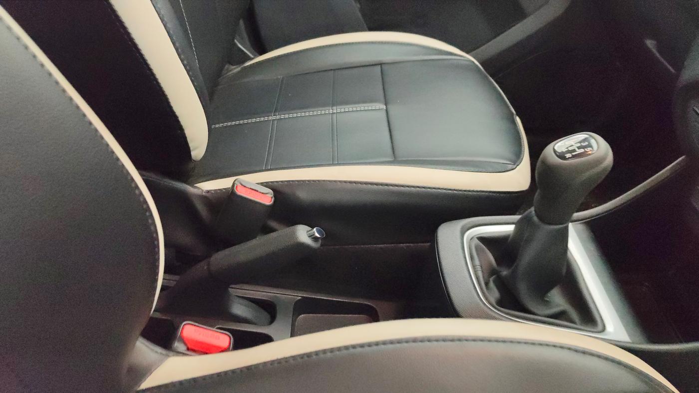 2022 Tata PUNCH ACCOMPLISHED MT, Petrol, Manual, 15,017 km, Gear Lever
