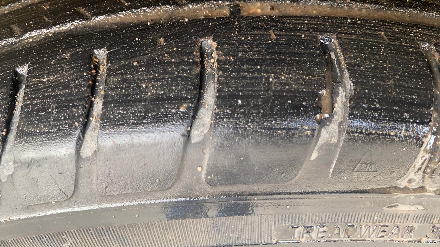 2018 Maruti Dzire VXI, Petrol, Manual, 24,589 km, Left Front Tyre Tread