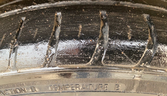 2018 Maruti Dzire VXI, Petrol, Manual, 24,589 km, Right Front Tyre Tread