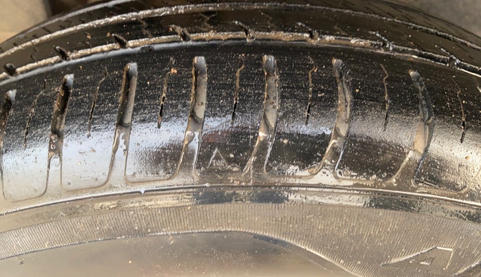 2018 Maruti Dzire VXI, Petrol, Manual, 24,589 km, Right Rear Tyre Tread