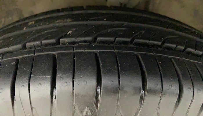 2015 Maruti Alto K10 VXI, CNG, Manual, 91,567 km, Left Front Tyre Tread