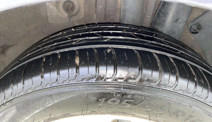 2016 Hyundai Elite i20 ASTA 1.2, Petrol, Manual, 41,720 km, Left Rear Tyre Tread