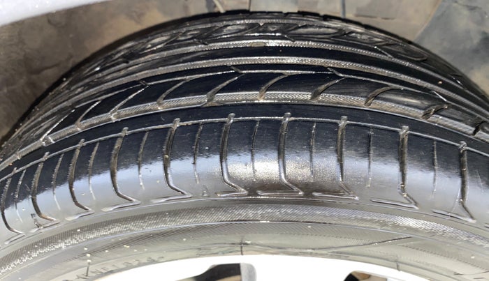 2016 Hyundai Elite i20 ASTA 1.2, Petrol, Manual, 41,720 km, Right Front Tyre Tread