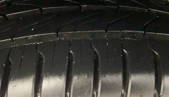 2021 Nissan MAGNITE XL, Petrol, Manual, 72,734 km, Right Rear Tyre Tread