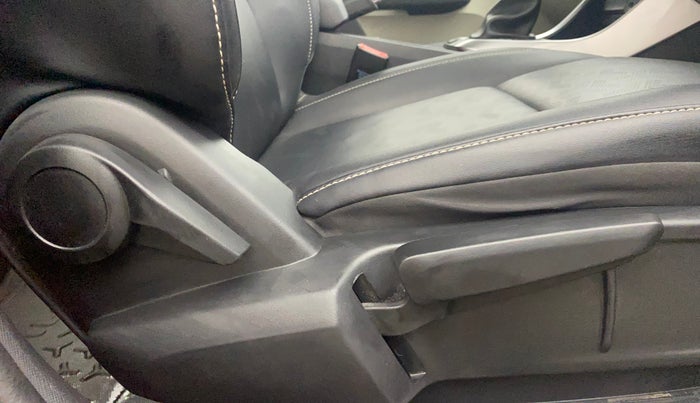 2023 Tata ALTROZ XZA PLUS, Petrol, Automatic, 30,753 km, Driver Side Adjustment Panel