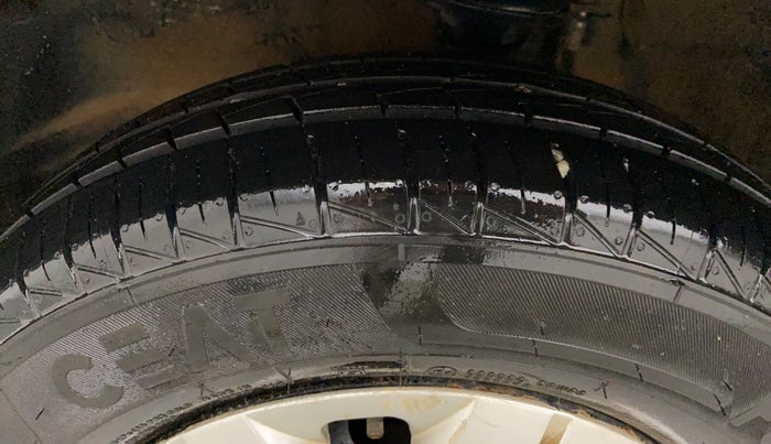 2014 Maruti Alto 800 LXI, Petrol, Manual, 55,082 km, Left Front Tyre Tread