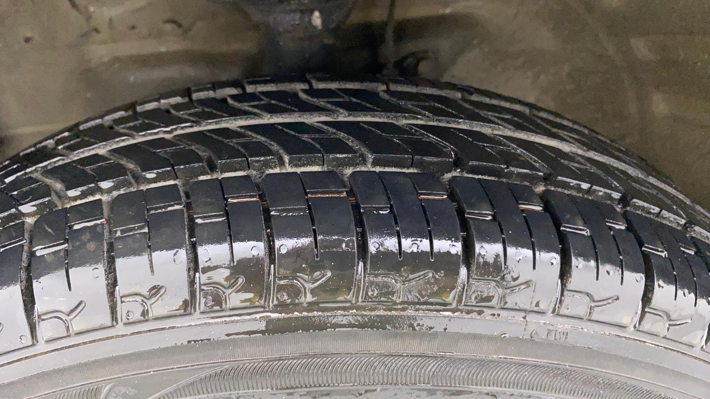 2010 Maruti Wagon R 1.0 LXI, Petrol, Manual, 45,868 km, Left Front Tyre Tread