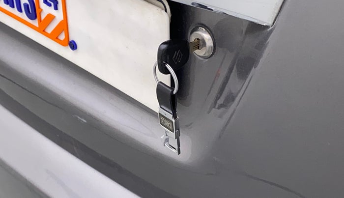 2010 Maruti Wagon R 1.0 LXI, Petrol, Manual, 45,868 km, Lock system - Boot door not opening through lever