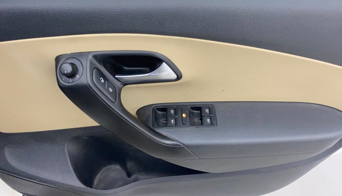 2017 Volkswagen Polo HIGHLINE1.2L, Petrol, Manual, 66,810 km, Driver Side Door Panels Control