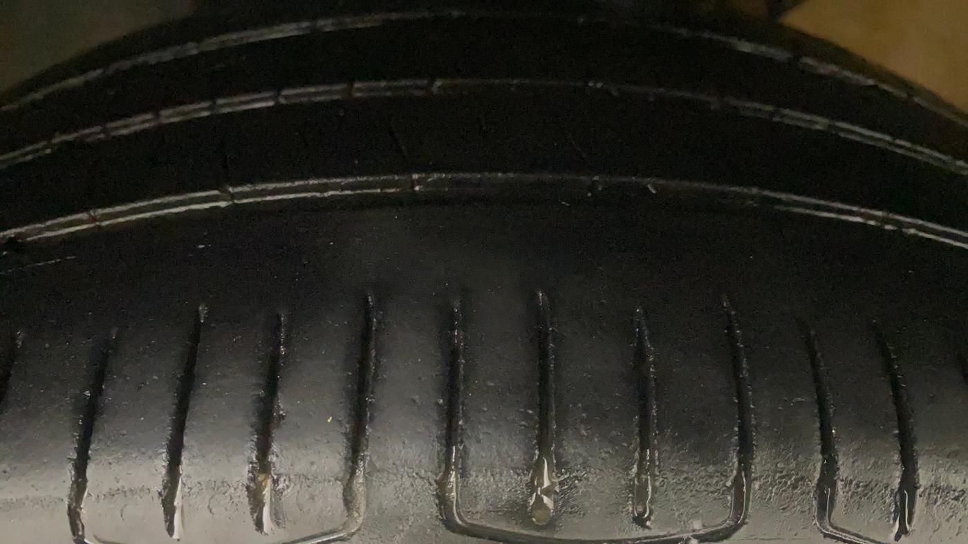2015 Volkswagen Polo HIGHLINE1.2L, Petrol, Manual, 66,923 km, Left Front Tyre Tread