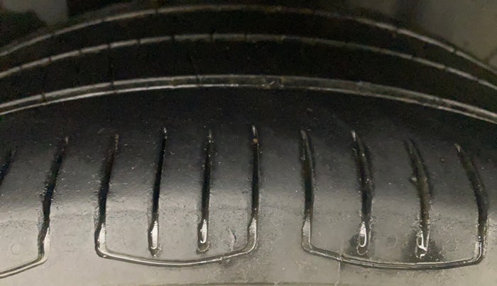 2017 Volkswagen Polo HIGHLINE1.2L, Petrol, Manual, 66,810 km, Left Rear Tyre Tread