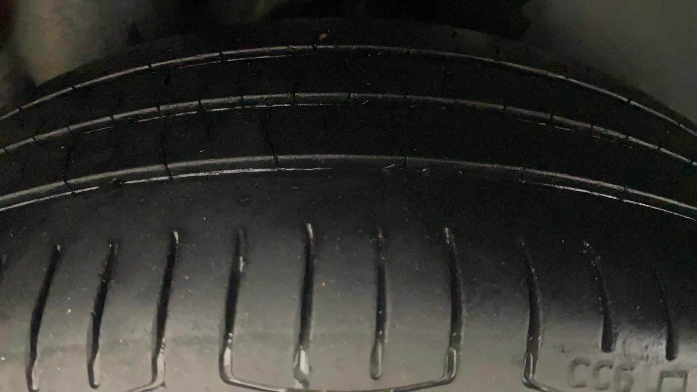 2015 Volkswagen Polo HIGHLINE1.2L, Petrol, Manual, 66,923 km, Right Rear Tyre Tread