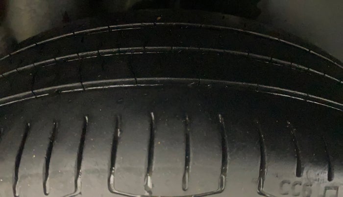 2017 Volkswagen Polo HIGHLINE1.2L, Petrol, Manual, 66,810 km, Right Rear Tyre Tread