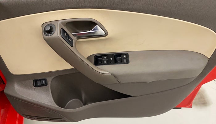 2012 Volkswagen Vento HIGHLINE 1.6 MPI, Petrol, Manual, 27,273 km, Driver Side Door Panels Control