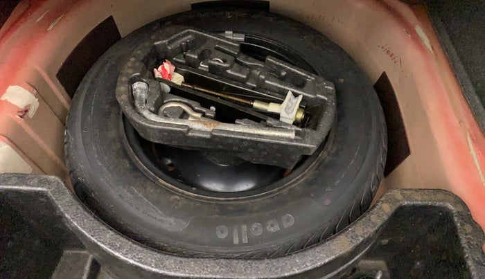 2012 Volkswagen Vento HIGHLINE 1.6 MPI, Petrol, Manual, 27,273 km, Spare Tyre