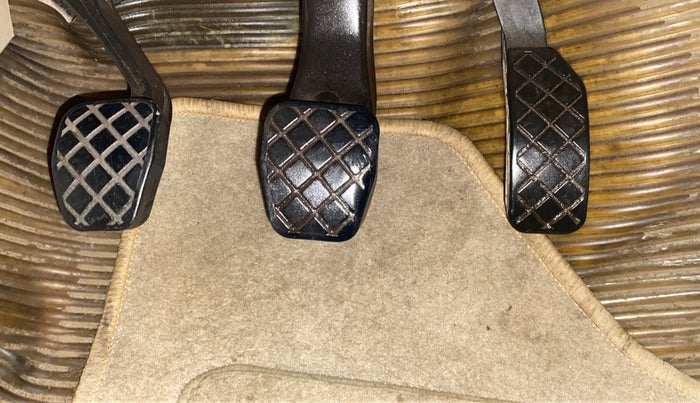 2012 Volkswagen Vento HIGHLINE 1.6 MPI, Petrol, Manual, 27,273 km, Pedals