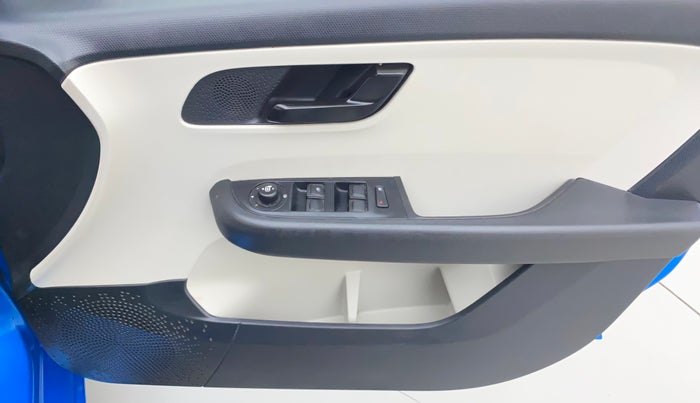 2022 Tata ALTROZ XM PLUS DIESEL, Diesel, Manual, 9,215 km, Driver Side Door Panels Control