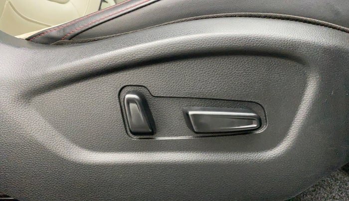 2020 KIA SELTOS 1.4 GTX+ TURBO GDI PETROL AT, Petrol, Automatic, 36,632 km, Driver Side Adjustment Panel