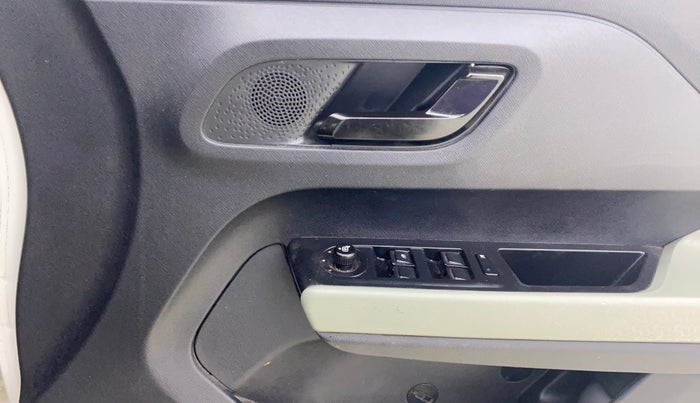 2023 Tata PUNCH ADVENTURE MT, CNG, Manual, 80,449 km, Driver Side Door Panels Control