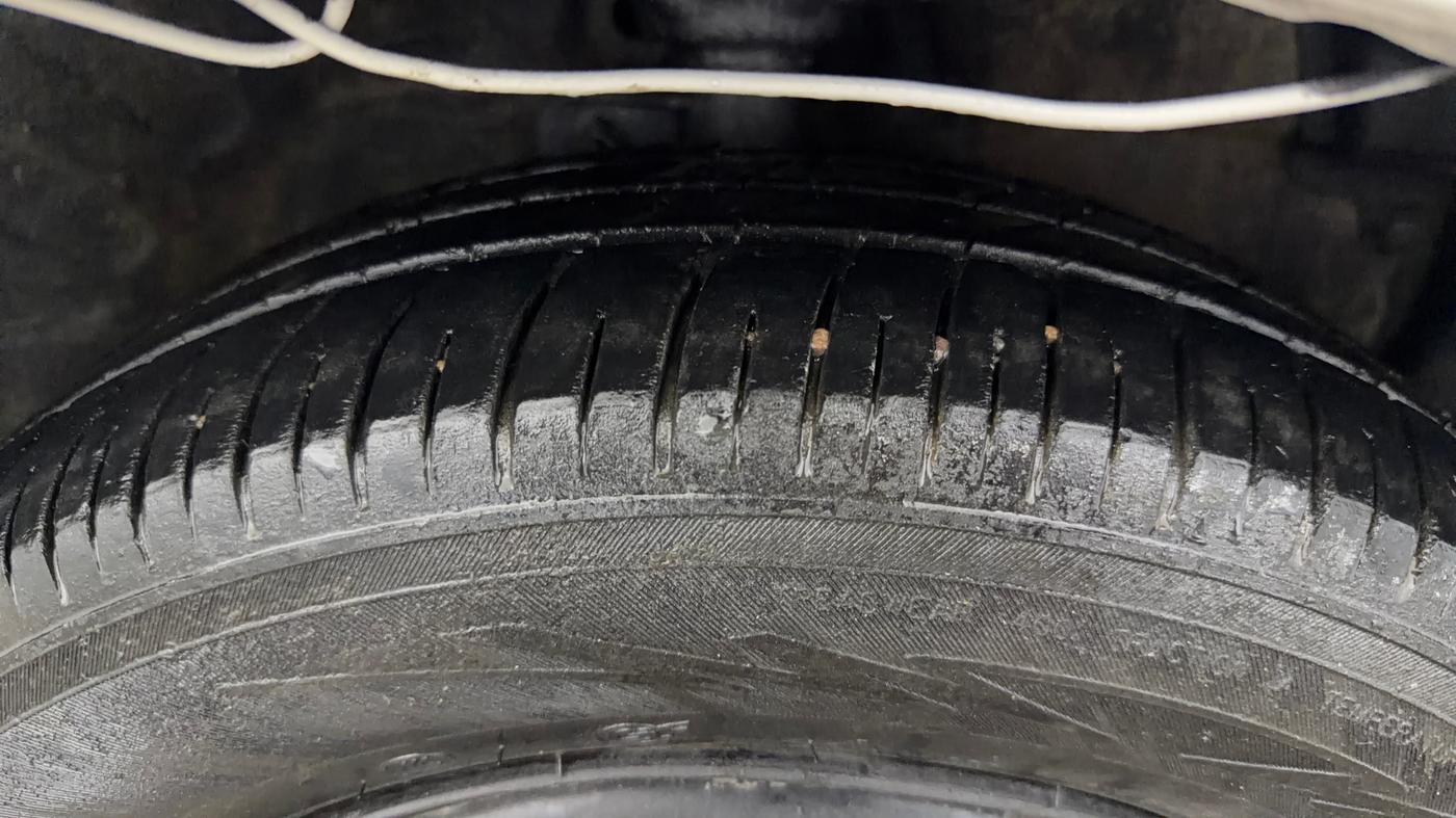 2014 Maruti Celerio VXI AMT, Petrol, Automatic, 85,537 km, Right Front Tyre Tread