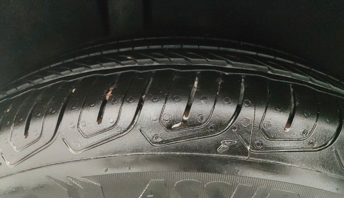 2014 Ford Ecosport TITANIUM 1.0L ECOBOOST, Petrol, Manual, 99,659 km, Right Rear Tyre Tread